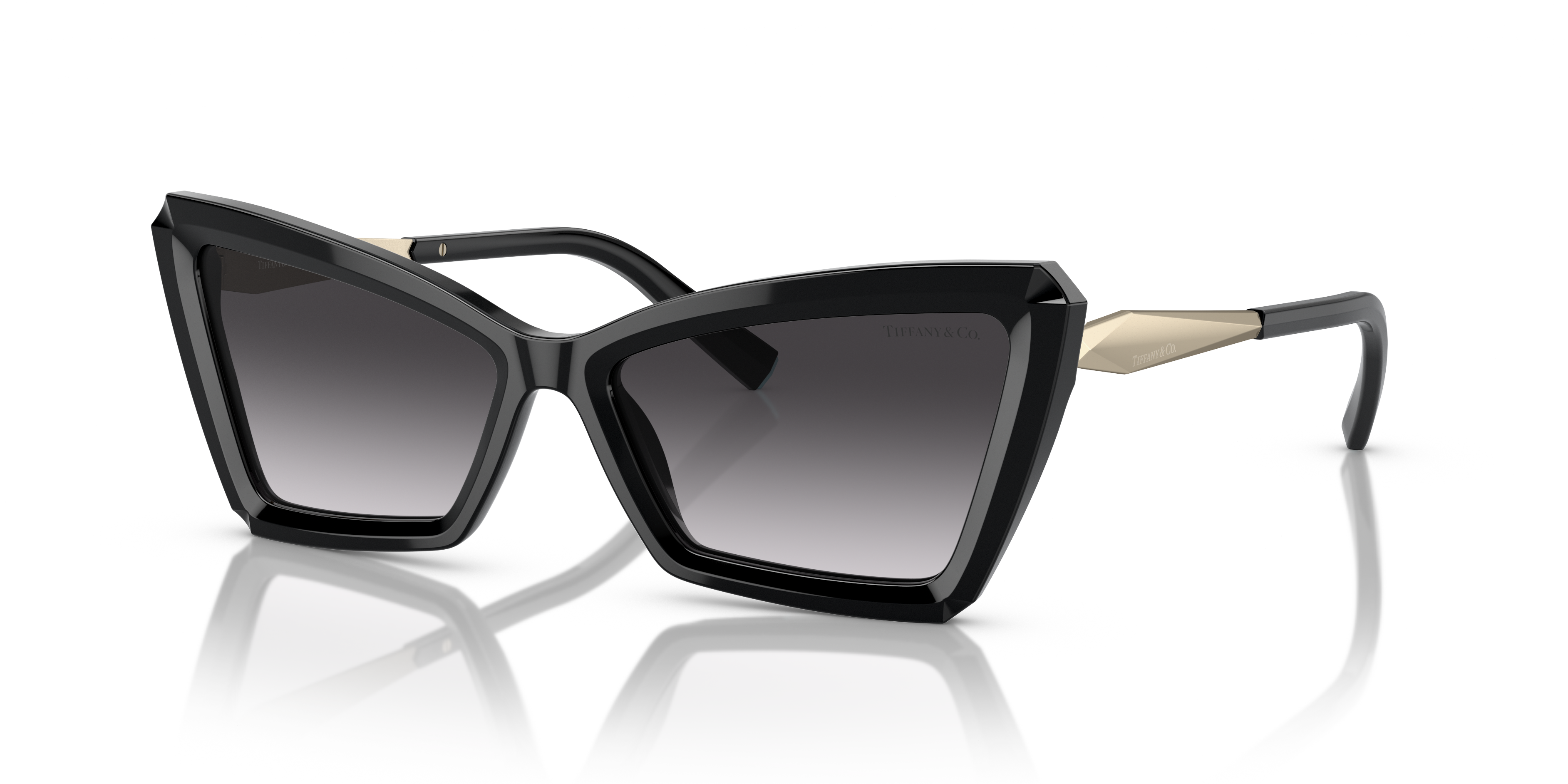 Occhiali da sole Tiffany & Co. 0TF4203 neri da donna con montatura a occhio di gatto, mostrati su una superficie chiara