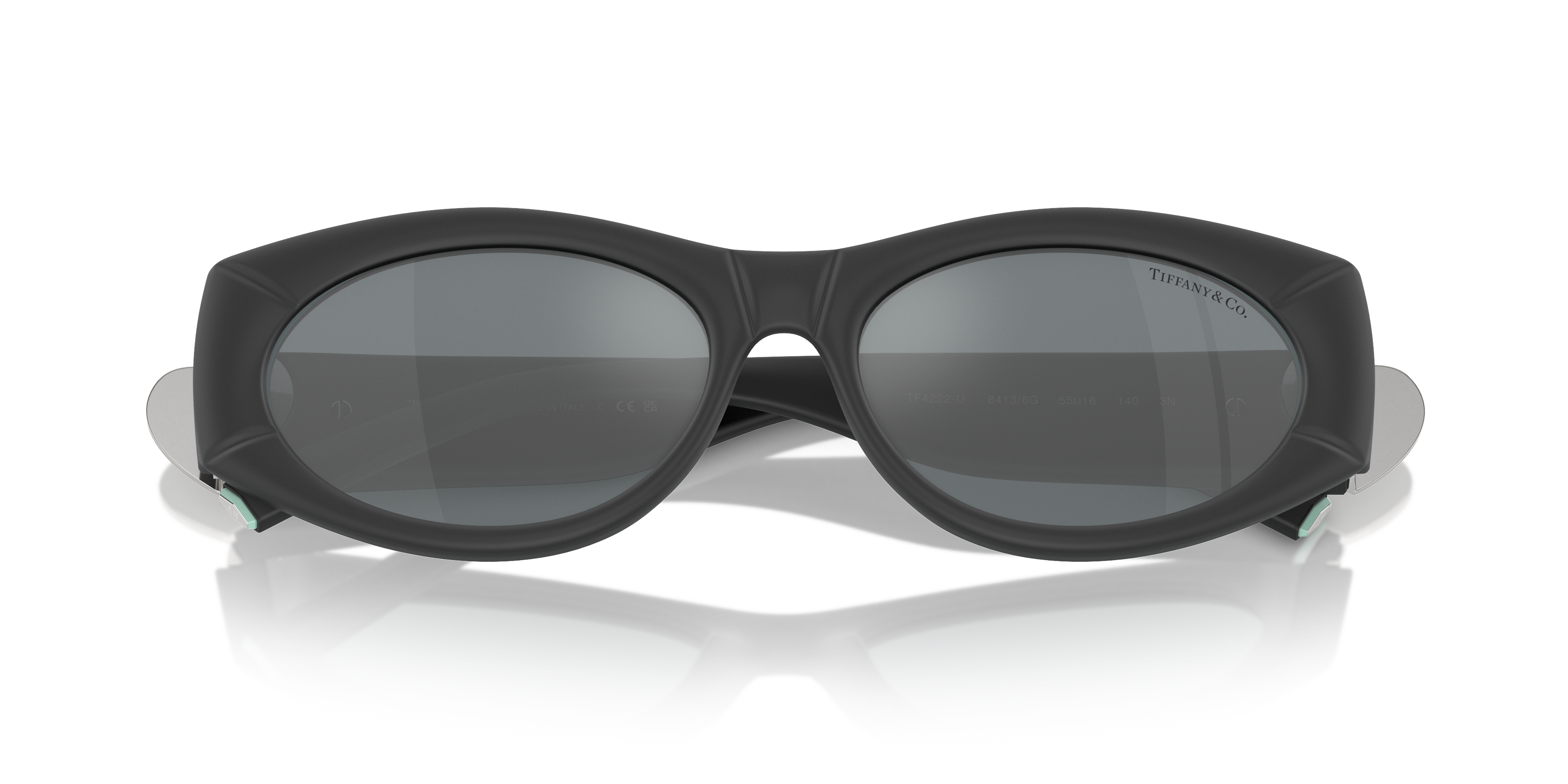 Occhiali da sole Tiffany & Co. modello TF4222U per donna con montatura nera gommata opaca e lenti scure, mostrati frontalment
