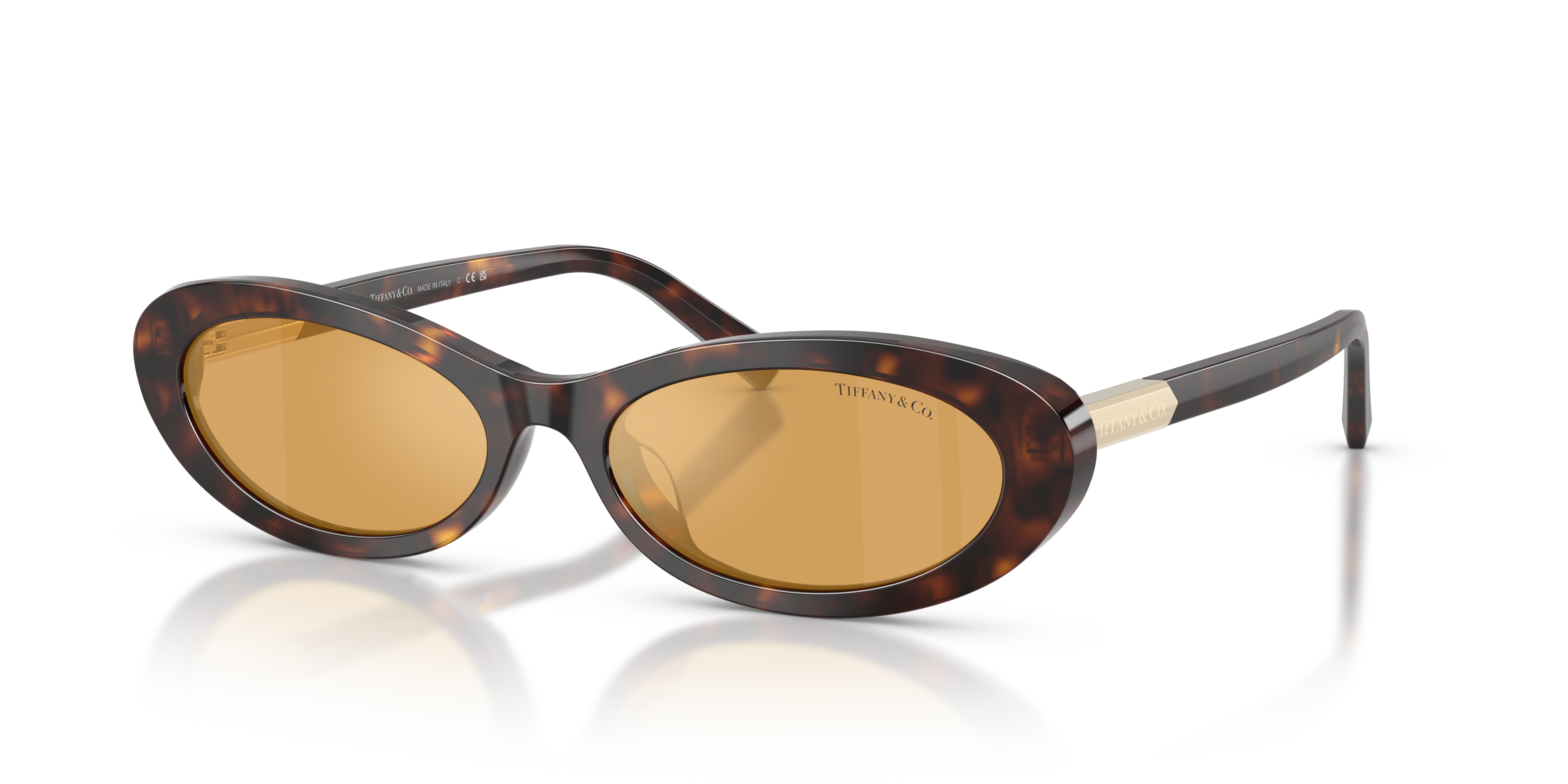 Occhiali da sole Tiffany & Co. modello TF4250 di colore Havana per donna, appoggiati su una superficie chiara