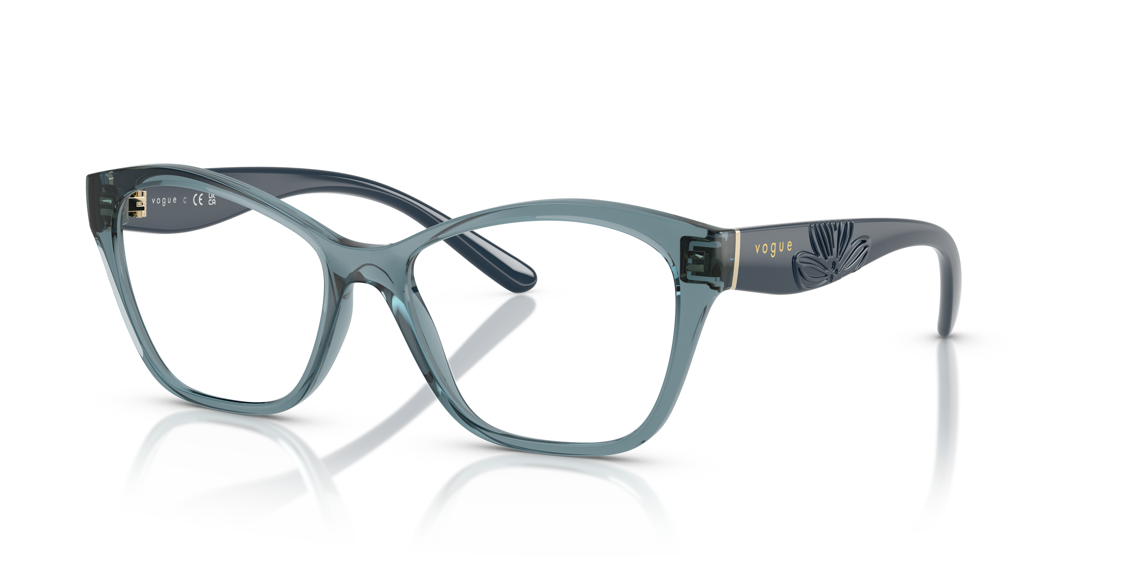 Occhiali da sole Vogue Eyewear modello VO5628 da donna, con montatura azzurro chiaro trasparente e lenti scure, su sfondo bia