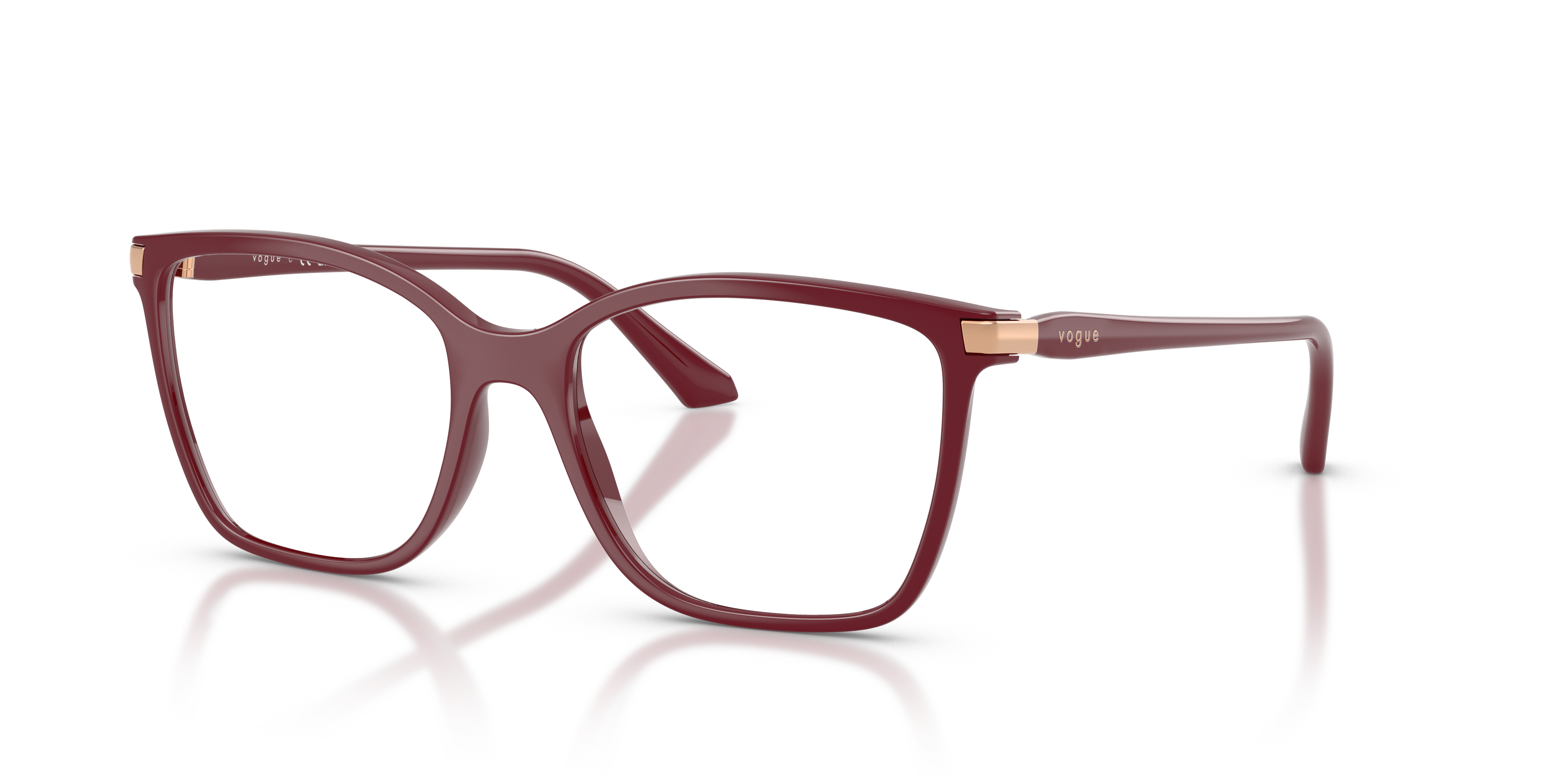 Occhiali da sole donna Vogue Eyewear modello VO5654 Full Cherry, montatura rossa a farfalla con lenti scure, indossati su un