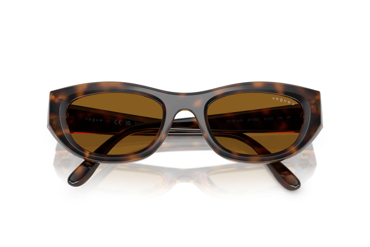 VOGUE - 271883 AVANA COMPLETAMENTE SCURA | OCCHIALE DA SOLE DONNA - VO 5616S TAGLIA 51