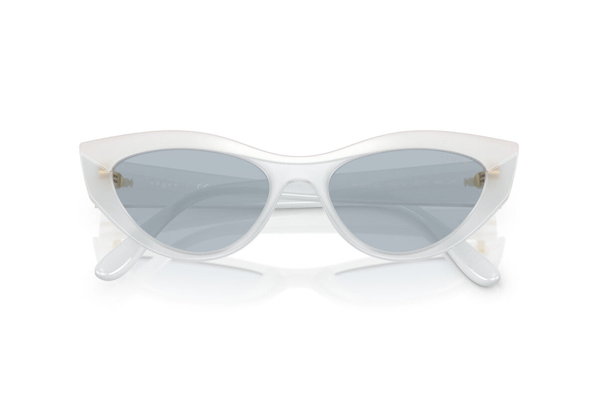 VOGUE - 32201U TOP BIANCO/LATTE OPALE | OCCHIALE DA SOLE DONNA - VO 5637SU TAGLIA 52