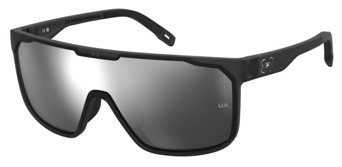 Primo piano di occhiali da sole Under Armour UA Define/G neri da uomo, appoggiati su una superficie chiara, che mostra la mon