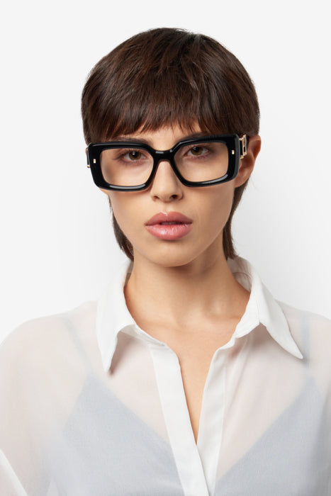 Occhiali da vista DSQUARED2 da donna, modello D2 0171, in colore avana su sfondo bianco, ripresi frontalmente e leggermente a
