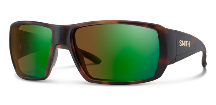 Occhiali da sole neri da uomo SMITH GUIDE C XL/S 204448 con montatura avvolgente e lenti scure, posti su sfondo bianco
