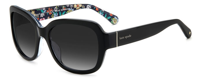 Occhiali da sole neri Kate Spade modello Layne/S indossati da una donna con sorriso, con sfondo sfocato e luminoso, che mostr