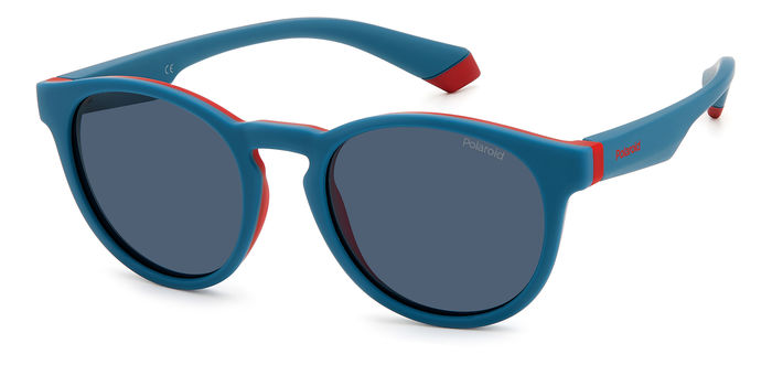 Un paio di occhiali da sole Polaroid Kids azzurri modello 204872 (PLD 8048/S) posizionato su uno sfondo chiaro.