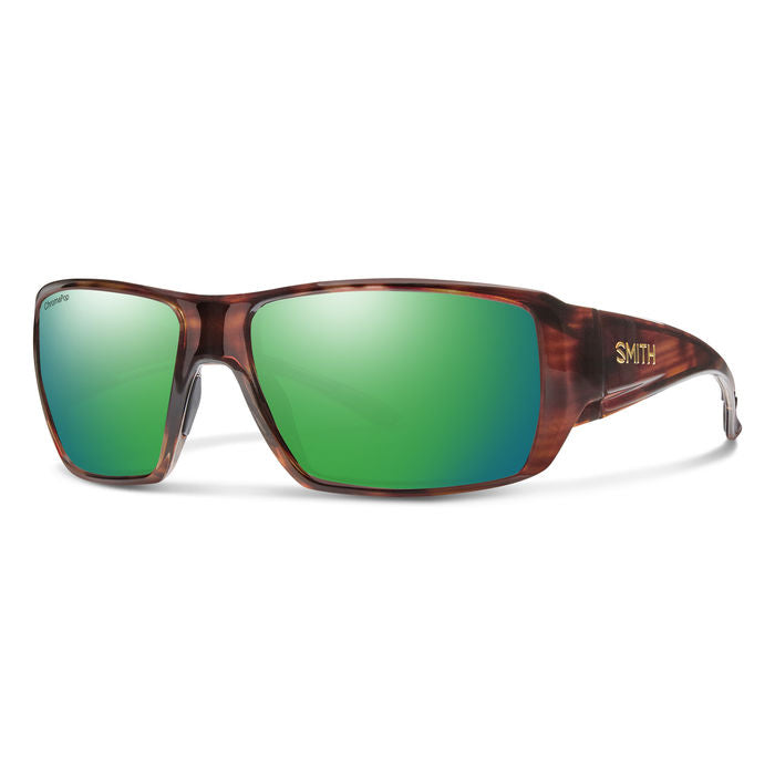 Occhiali da sole neri da uomo SMITH GUIDE C XL/S 204448 con montatura avvolgente e lenti scure, posti su sfondo bianco