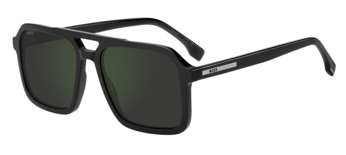 Occhiali da sole da uomo BOSS modello 1894/S con montatura marrone e lenti scure, posti su uno sfondo neutro.
