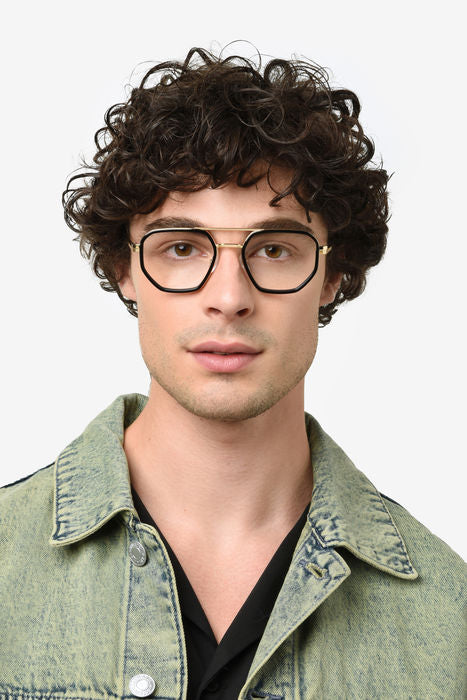 Occhiali da vista uomo Dsquared2 D2 0111 neri, montatura frontale e aste in acetato nero, su sfondo chiaro. Vista frontale.